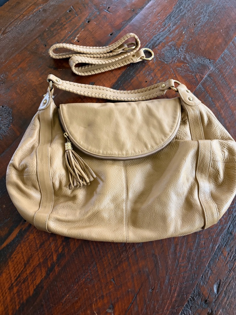 Everyday Leather Shoulder Bag with Tassel - Tan